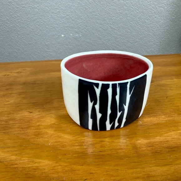 Abstract Black and Red Ceramic Bowl‎ - Picture 1 of 6